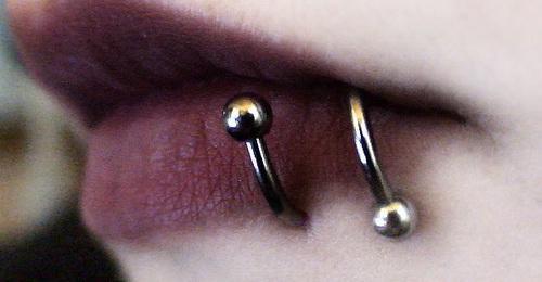 Twister Ring in Horizontal Lip Piercing