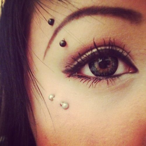 Eyebrow Piercing and Anti-Eyebrow Piercing | Surface Piercing Pictures 