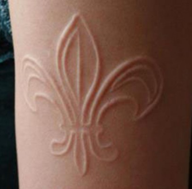 fleur de lis, body branding, scarification