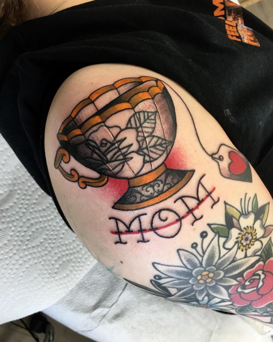 mom tattoos, traditional tattoos, Chelsea Holdsworth tattoo