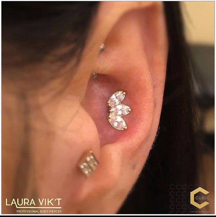 Photo of curated ear by professional body piercer Laura Vik't