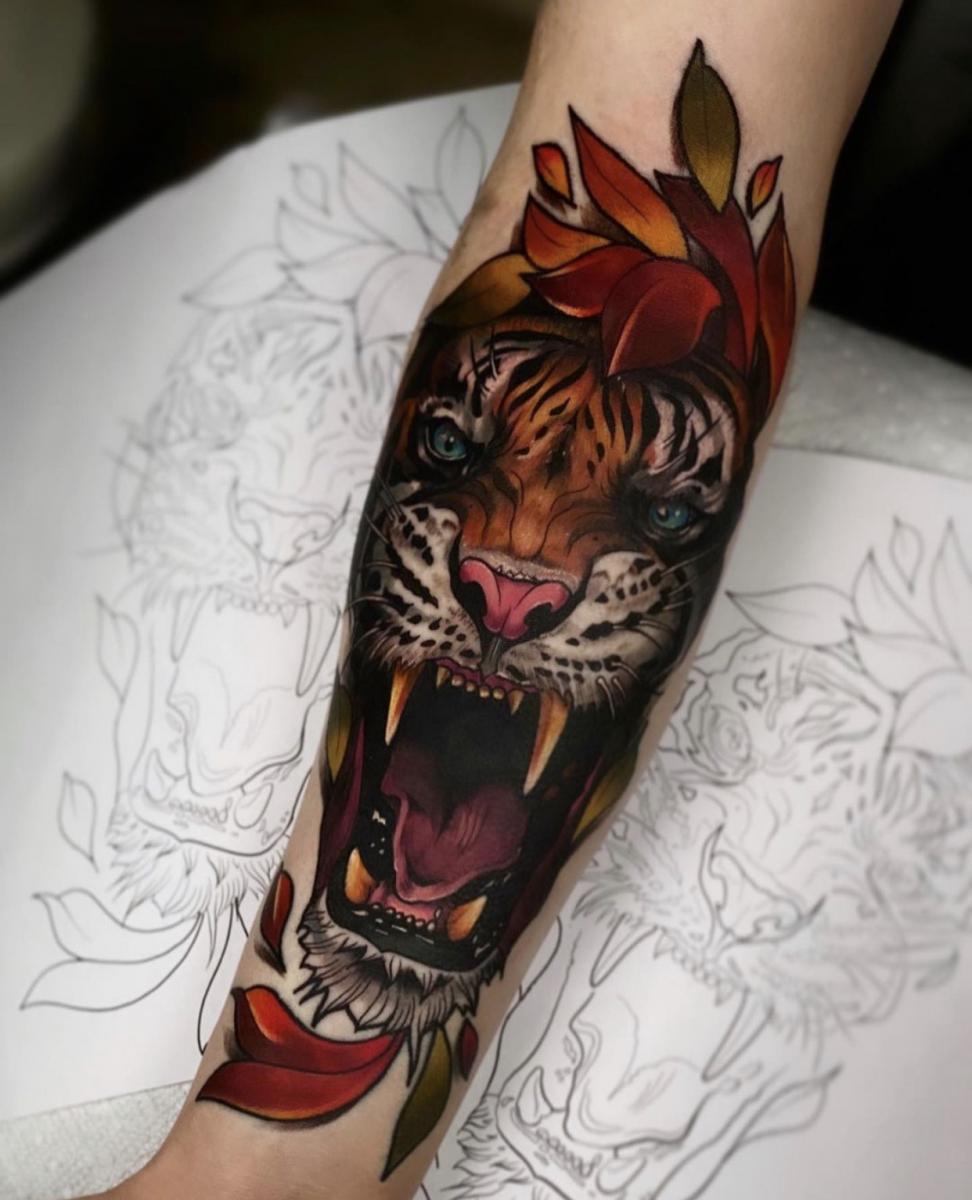 Neotraditional lion tattoo by tattoo artist Bret Bloom