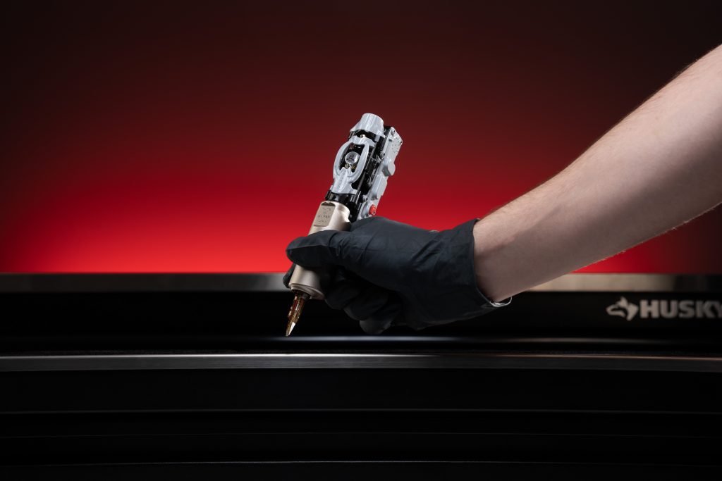 Tattoo artist using the InkJecta Flite X1 Crossfire tattoo machine